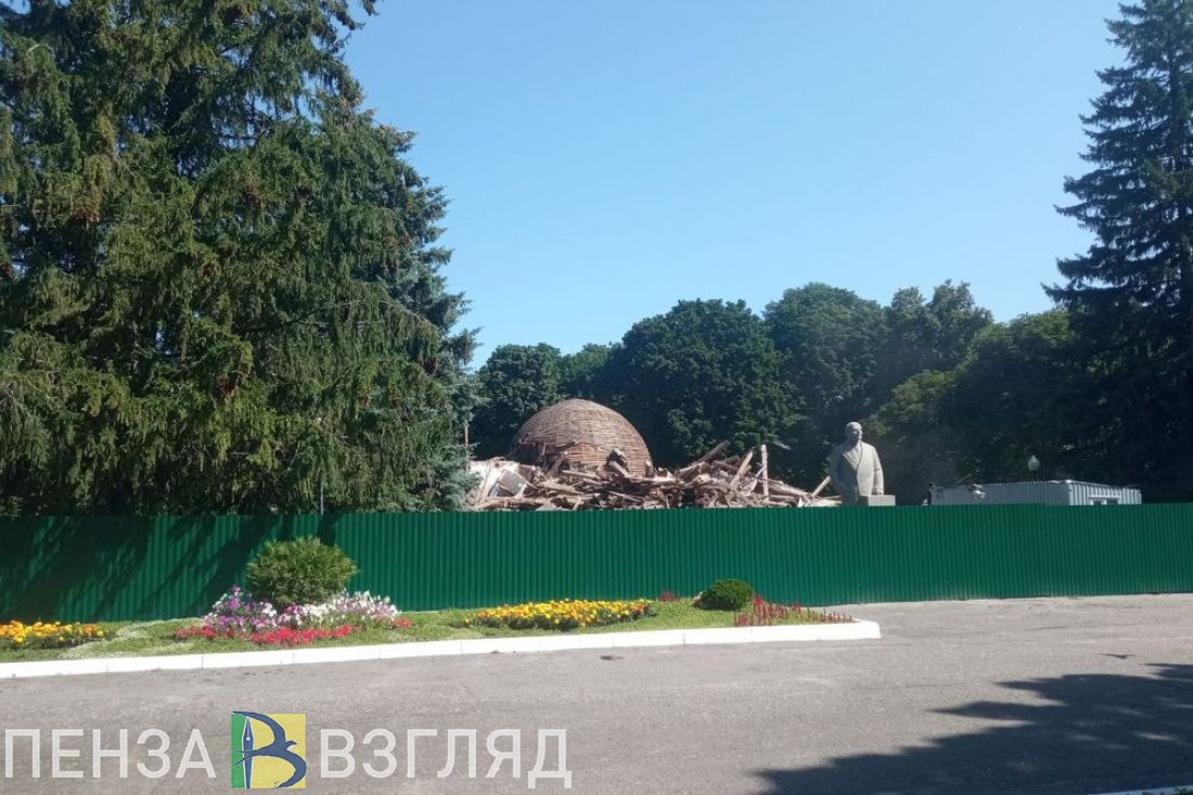 Рабочие продолжают разбирать планетарий в Пензе