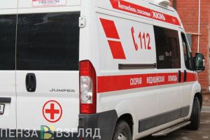 К месту жесткого ДТП на окраине Пензы прибыла «скорая»