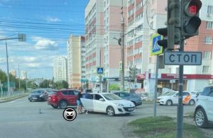 На улице Пушкина две машины устроили ДТП и помешали потоку машин