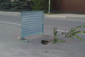 На проезжей части в Пензе в очередной раз провалился асфальт