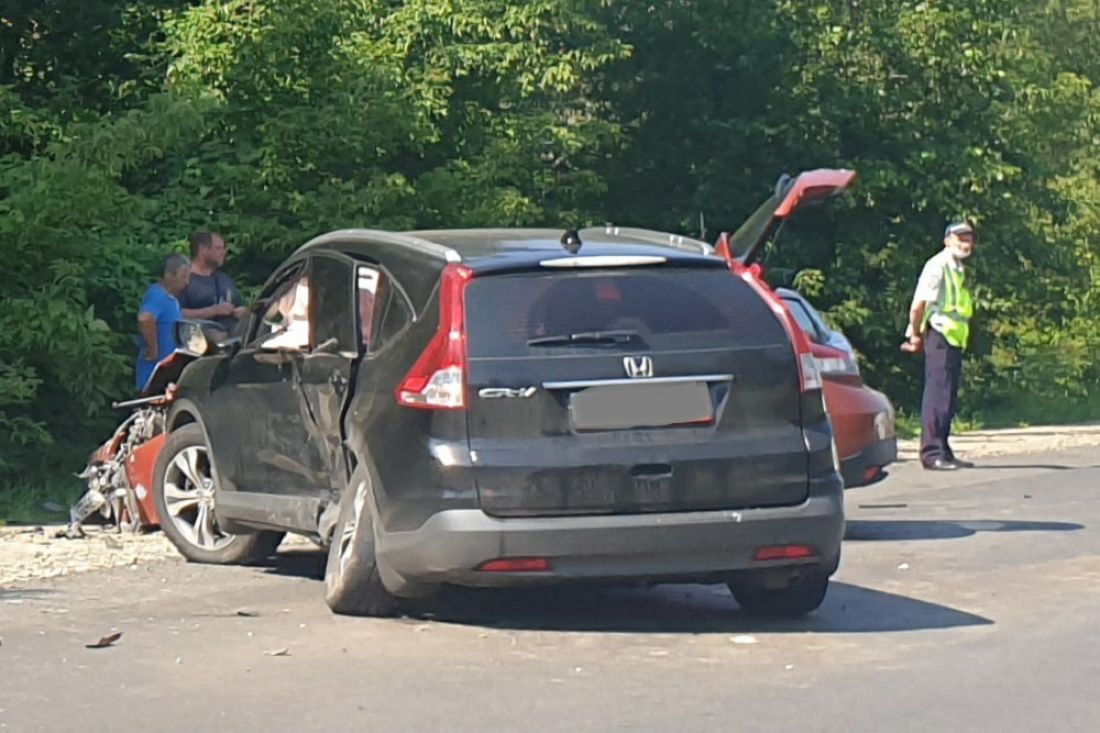 В жесткой аварии на улице Измайлова в Пензе разбились две иномарки