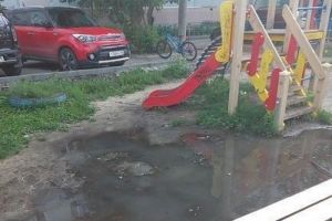В Пензе детскую площадку «укомплектовали» бетонными плитами