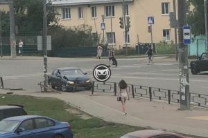 В пензенской Терновке иномарка врезалась в ограждение и поехала дальше