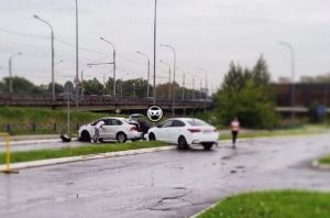 Странное ДТП устроили два автомобиля в пензенском микрорайоне Арбеково
