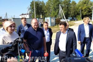Мельниченко обещал решить проблему при строительстве школы в Чемодановке