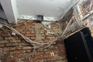 В пензенском многоквартирном доме на глазах у жильцов плавится проводка