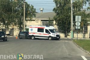 «Скорая» приехала к месту ДТП на Западной поляне в Пензе