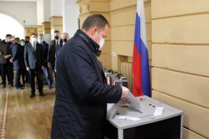 Игорь Комаров проголосовал на выборах депутатов в Госдуму РФ