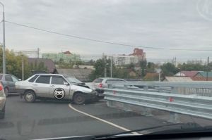 На Бакунинском мосту в Пензе два авто устроили жесткое ДТП