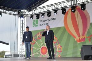 На площадке ЖК «Лугометрия» стартовал межрегиональный фестиваль циркового искусства «Территория чудес» (0+)
