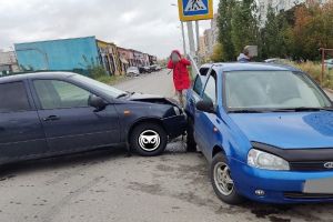 В пензенском микрорайоне ГПЗ машина «LADA Kalina» протаранила авто той же модели