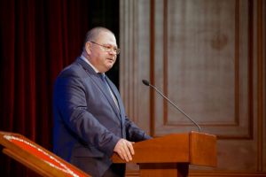 Мельниченко поздравил Гладкова с вступлением в должность губернатора