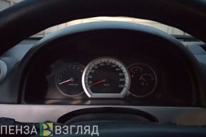 На дорожном «кольце» в Пензе иномарка вылетела на газон