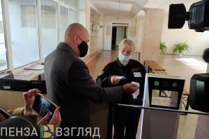 Зиновьев проверил пензенские школы на соблюдение антиковидных ограничений