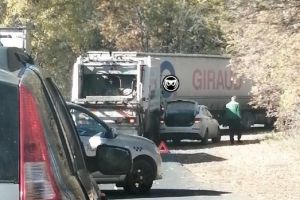 Фура и легковушка столкнулись на Ахунском переезде в Пензе