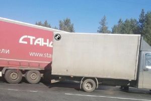 Два грузовика спровоцировали пробку на Ахунском переезде в Пензе