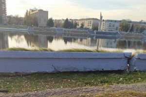 В Пензе стала разваливаться «непарадная» часть набережной Суры