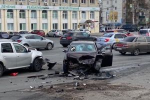 Появились фото с места страшного ДТП на ул. Суворова в Пензе