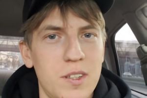 Алексей Щербаков разогнал свою машину до скорости 225 километров в час