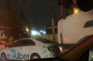 На Южной поляне в Пензе грузовик въехал в машину такси