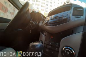 В центре Пензы большегруз вытолкнул легковушку с дороги