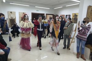 В Пензе презентовали выставку «Истории Костюмов»