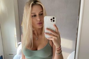 «Что-то исхудала». Наталья Рудова показала поклонникам пресс и не только
