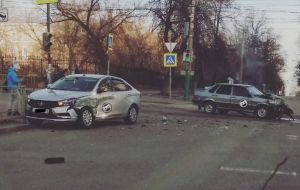 В Пензе на перекрестке Красной и Лермонтова столкнулись автомобили