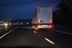 В результате ДТП на трассе в Пензенской области фура упала набок