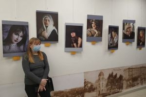 В Пензе открылась выставка «С любовью к женщине»