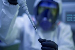 В России испытают новую вакцину от коронавируса. Ее будут закапывать в нос