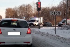 К месту ДТП в Пензе прибыли две «скорые»