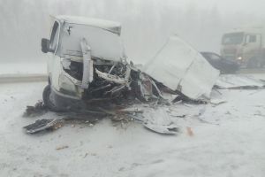 Врачи «скорой» и сотрудники МЧС прибыли к месту жесткого ДТП в Пензенской области