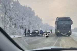 В результате жесткого ДТП в Пензенской области легковушка превратилась в груду металла