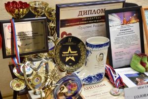 В администрации Пензы наградили 12 талантливых школьников