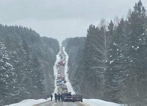 Появилось фото перекрытой из-за ДТП дороги на Никольск с большим скоплением машин