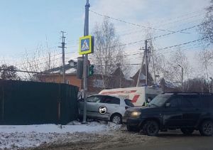 На Окружной в Пензе машина въехала в забор