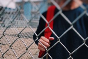 Запреты для несовершеннолетних, нападение молодежи на приезжих и дома с полтергейстами: новости за 27 января