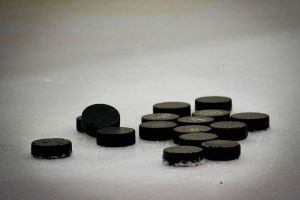 Пензенские хоккеисты Андронов и Слепышев играют с Данией на Олимпиаде