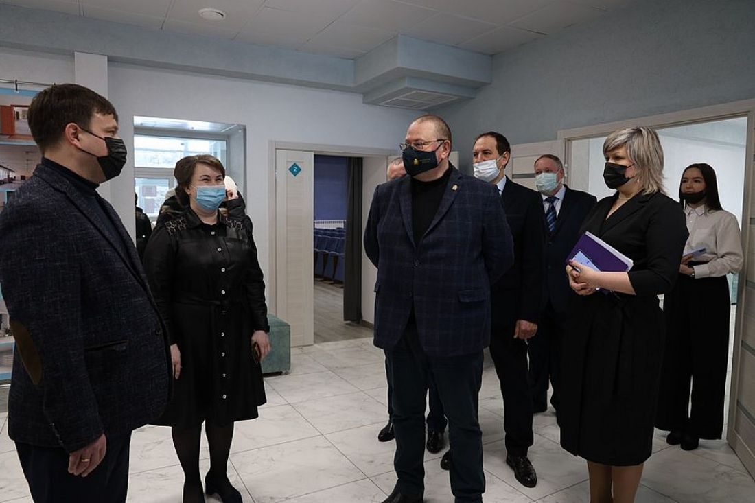 Пензенский губернатор посетил отремонтированный дом культуры в Лунино
