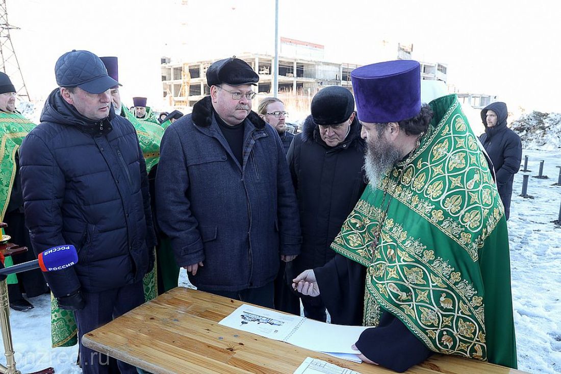 Губернатор Олег Мельниченко поддержал строительство церкви в Городе Спутнике