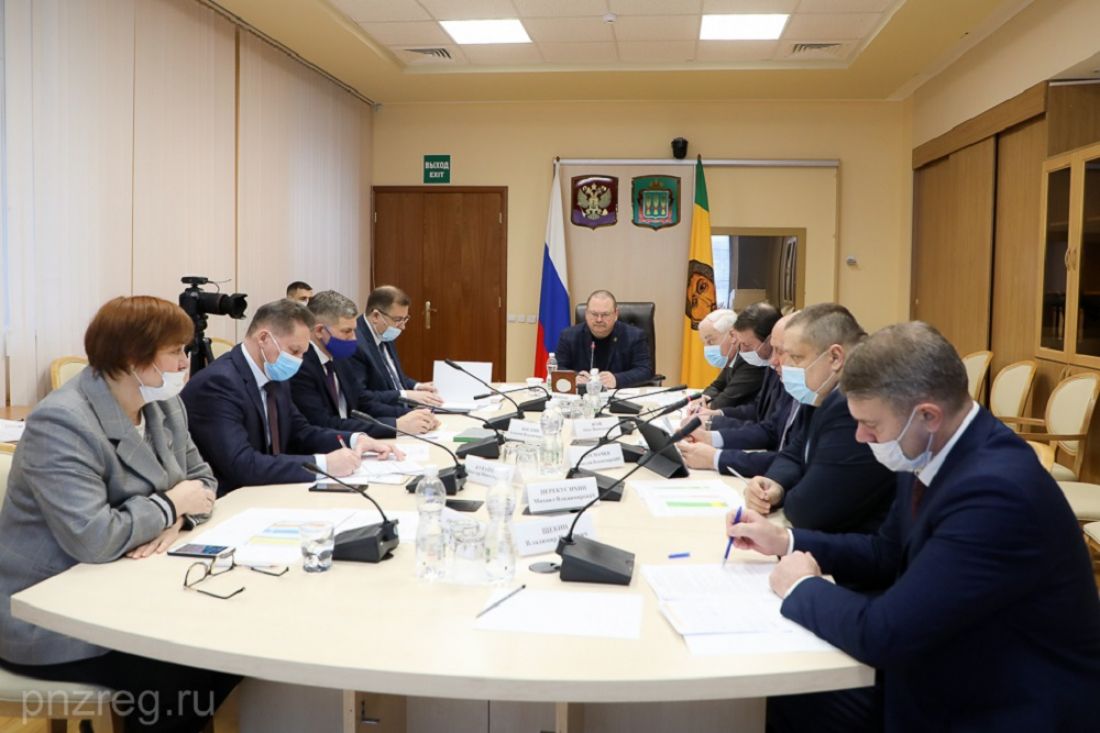 Мельниченко поручил оценить эффективность мер поддержки по соцконтрактам