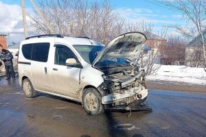 В жесткой аварии в Пензенской области разбились два автомобиля