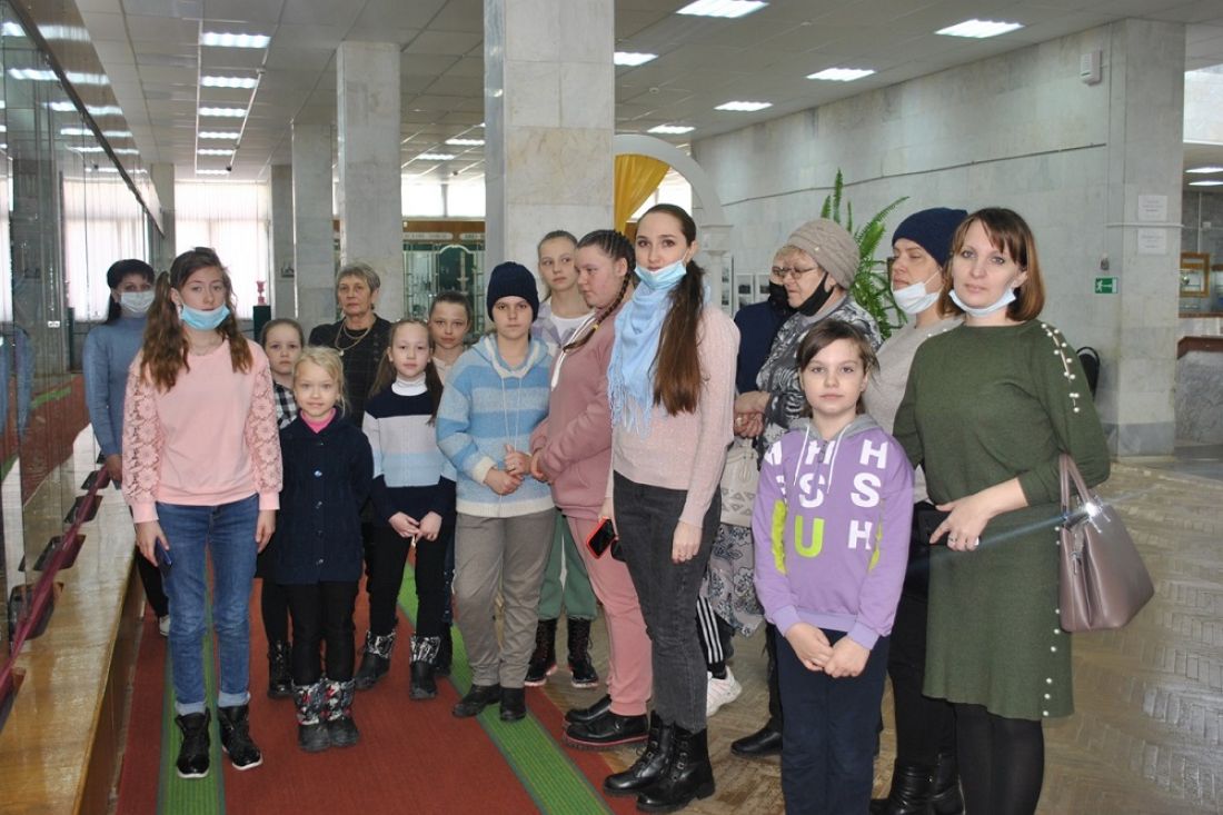 Пензенских школьников познакомили с изделиями, выполненными в технике матовой гравировки (0+)
