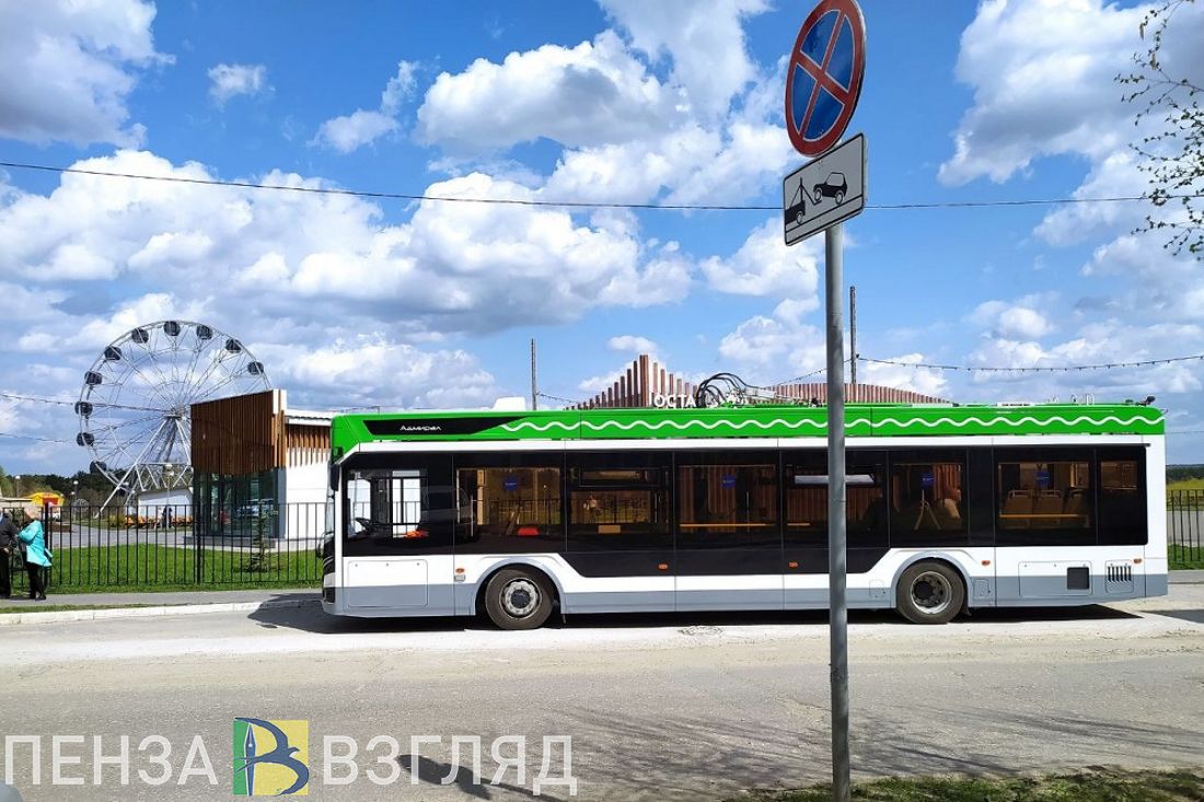 Тестирование троллейбуса, назальная вакцина и падение дерева на авто: новости за 26 апреля