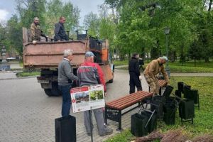 В скверах и на площадях Пензы установили скамейки