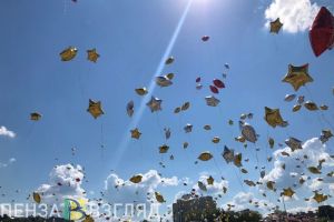 Российским школам рекомендовано проводить последние звонки очно