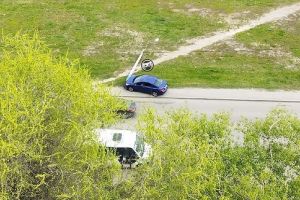 На улице Воронова в Пензе легковой автомобиль снес бетонный столб
