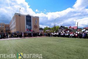 Олег Мельниченко принял участие в празднике «Последнего звонка» пензенской школы №19