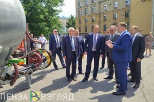 Игорь Комаров и Олег Мельниченко посетили выставку импортозамещения в Пензе